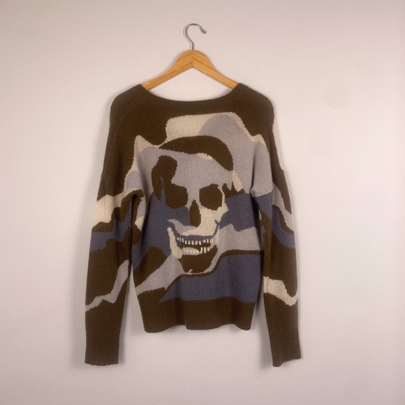 Skull Cashmere Camo Skull Graphic V-Neck Sweater Small - Picture 6 of 6